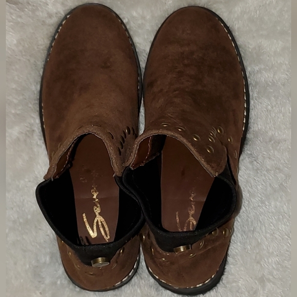 Seven7 Romanoff Waterproof Ankle Boot - Picture 5 of 6